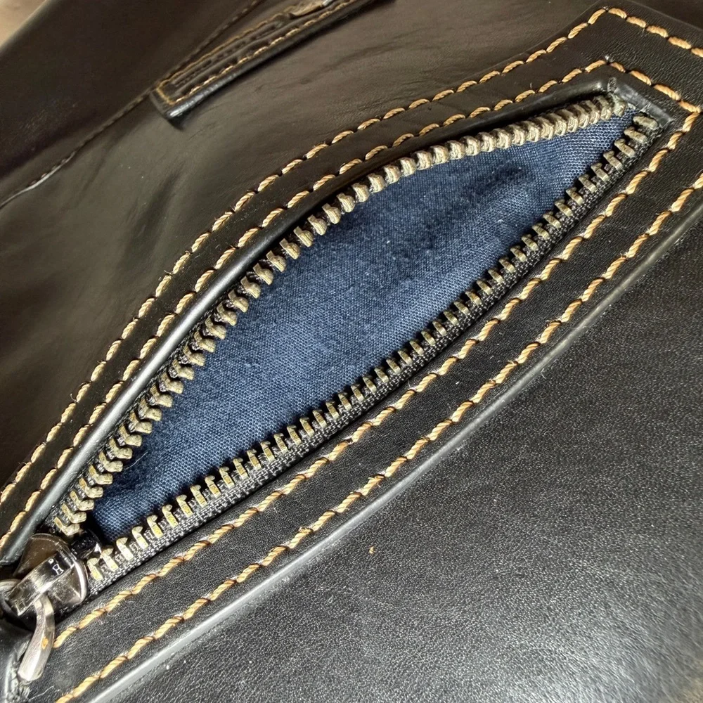 Jekyll & Hide Black Leather Messenger Tablet RFID Protection Unisex Crossbody